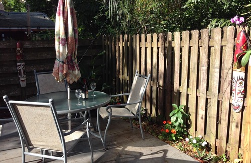 Hudson Bayou Apartamento | Location is walkable to most entertainment area.