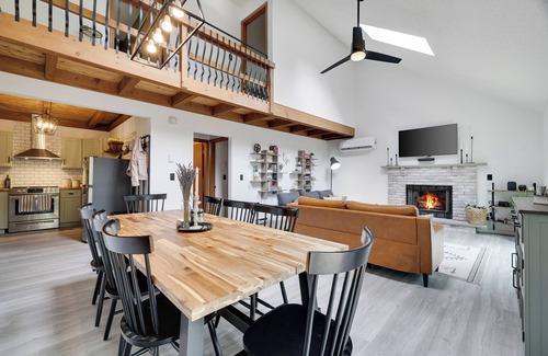 Hamlin Chalet De Esquí | Charming Retreat in the Hideout with a hot tub