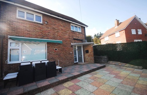 Woodingdean Apartamento | Charming Retreat With Hot Tub & Sauna Sleeps 4
