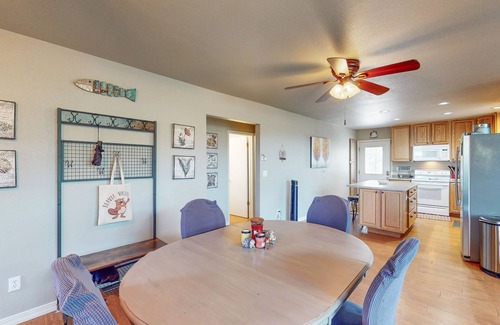 Payson Casa | Charming Retreat with Panoramic Views, Private Washer/Dryer & Free Internet