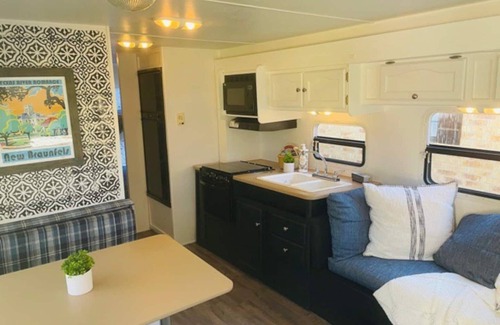 New Braunfels Cabina | Charming River Cabin WITH RV