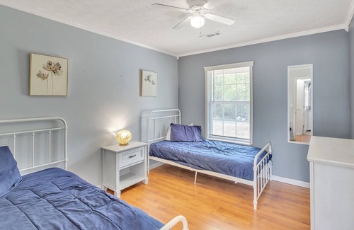 Sevierville Casa | Charming River Valley Hideaway 4 Bedroom Home by Redawning