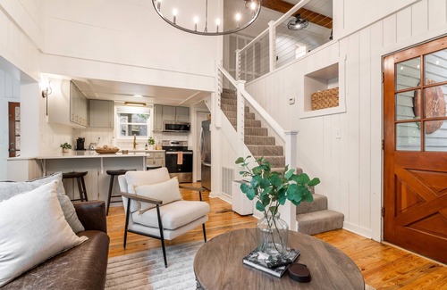 Rivers Edge Cabaña | Charming riverfront 3-bedroom cottage in Ellijay on the Cartecay river