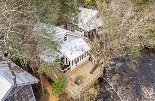 Rivers Edge Cabaña | Charming riverfront 3-bedroom cottage in Ellijay on the Cartecay river
