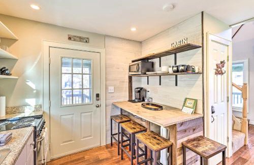 West Jefferson Casa | Charming Riverfront Cabin with Yard and Porch!