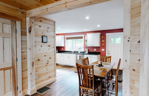 Rockwood Casa | Charming riverfront home with mountain views & private dock