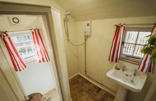 Laxfield Cabina | Charming, romantic, well equipped cabin in a lovely Suffolk village.