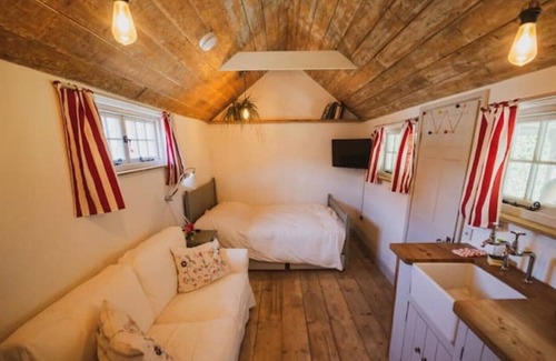 Laxfield Cabina | Charming, romantic, well equipped cabin in a lovely Suffolk village.