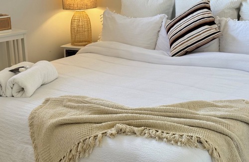Culburra Beach Cama Y Desayuno | Charming bed & breakfast with AC, WiFi in beautiful Culburra Beach