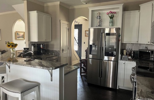 Collierville Casa | Charming room in Beautiful Custom Home- 30 day stay minimum