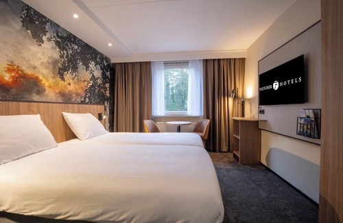 Arcen Hotel | Charming Room w/ 2 Twin Beds + Close to National Park De Maasduinen