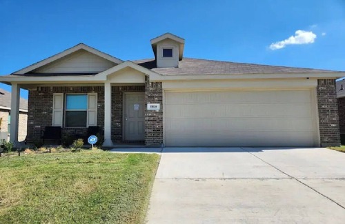 Hutchins Casa | Charming room with AC and WiFi in wonderful Hutchins in South Dallas county!