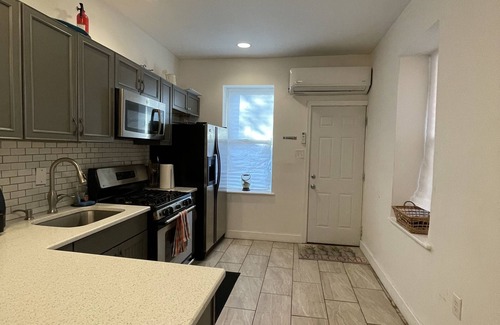 South Philadelphia West Casa | Charming RowHouse with WiFi and backyard