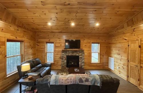 Tellico Plains Casa | Charming Ruby Bear Home with Amazing View