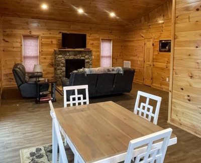 Tellico Plains Casa | Charming Ruby Bear Home with Amazing View