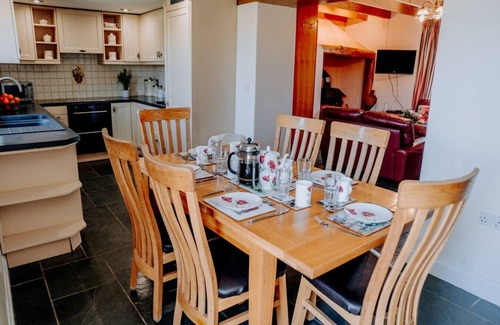 Narberth Casa | Charming Rural Escape | Hot Tub | Play Room |BBQ