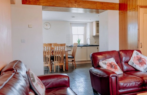 Narberth Casa | Charming Rural Escape | Hot Tub | Play Room |BBQ