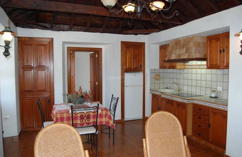 Breña Baja Apartamento | Casa Rural Lina Medina: Tradición y Confort con Piscina y Barbacoa en