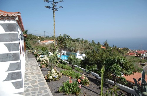 Breña Baja Apartamento | Casa Rural Lina Medina: Tradición y Confort con Piscina y Barbacoa en