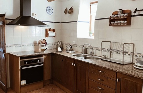 Cati Cabaña | Casa Rural con Piscina Privada y Encanto a 34 km del Mediterráneo
