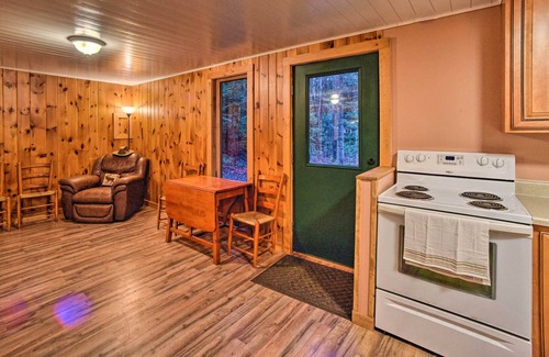 Town of Bleecker Cabina | Charming Rural Retreat: Great Sacandaga Lake Area!