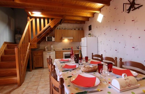 Boisset Cabaña | Casa Rural con Encanto: Naturaleza, Comodidad y Actividades para Toda la Familia