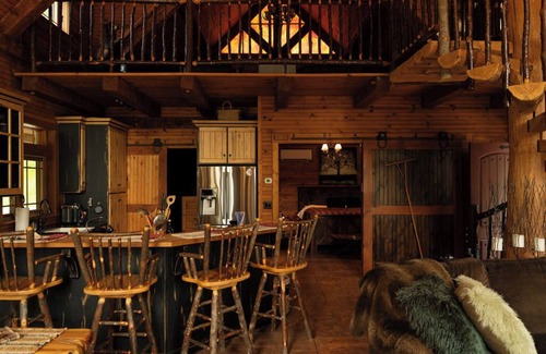 Rockwood Cabina | Charming Rustic Cabin in Rockwood, PA.