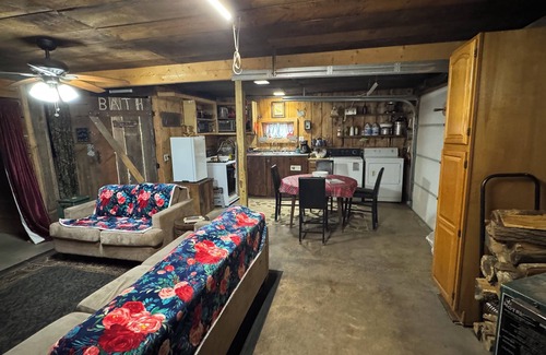 Madera Cabaña | Charming Rustic cottage in houtzdale not far from PSU State college Pennsylvania