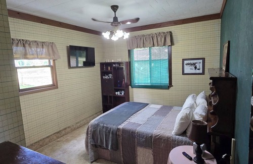 Rochert Otro | Charming rustic, family friendly farmhouse near Detroit Lakes - 5 beds available