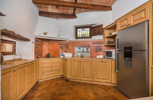 El Vila Chalet De Esquí | Encantadora finca rústica estilo Mallorquín. con piscina, wifii, y gran jardín.