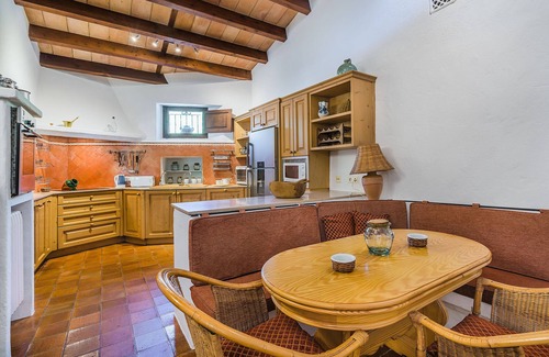 El Vila Chalet De Esquí | Encantadora finca rústica estilo Mallorquín. con piscina, wifii, y gran jardín.