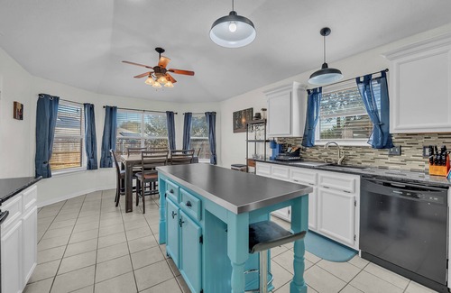 Killeen Casa | Charming Rustic Retreat with 4-bedroom house with WiFi in enchanting Killeen