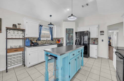 Killeen Casa | Charming Rustic Retreat with 4-bedroom house with WiFi in enchanting Killeen