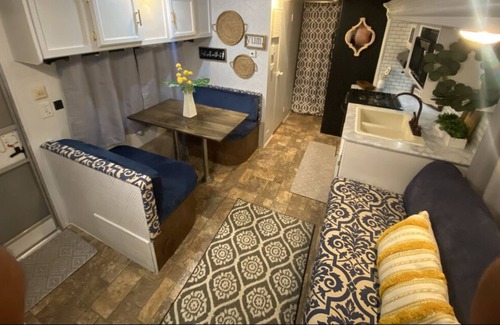 Mercedes Casa | Charming rv! 3 min from outlet mall