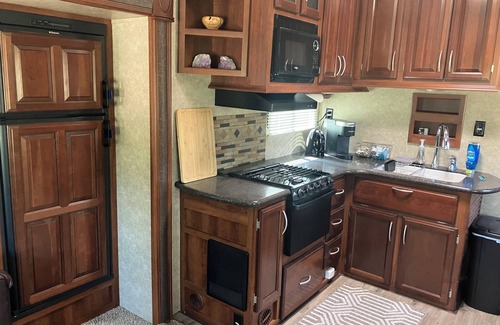 Greenough Casa | Charming RV with AC and WiFi.