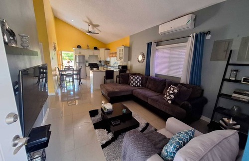 Spanish Town Casa | Charming sanctuary in the picturesque Caymanas Estates area.
