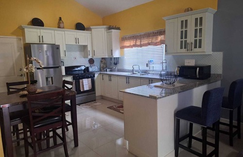 Spanish Town Casa | Charming sanctuary in the picturesque Caymanas Estates area.