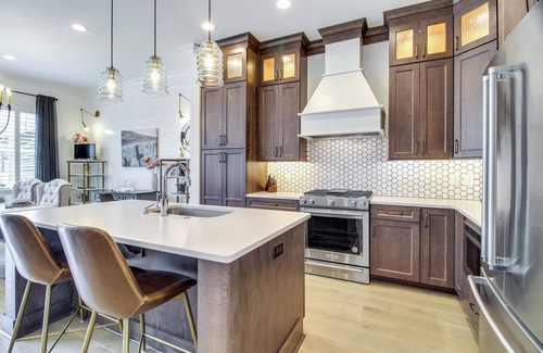Hitch Village - Fred Wessels Homes Casa | Charming Savannah Townhome - 1 Block to Riverwalk!
