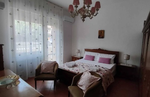 Gela Apartamento | Charming sea front apartment,with 2 bedrooms, AC ,kitchen, washing machine, wifi