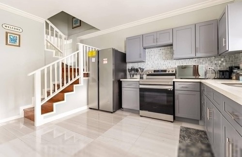 IronShore Estates Casa | Charming Sea View Town House Chef Driver Optional