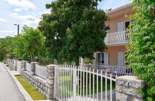Bijela Villa | Villa Magnolia encanto frente al mar, 4 * en Bijela, bahía de Kotor / 6 personas