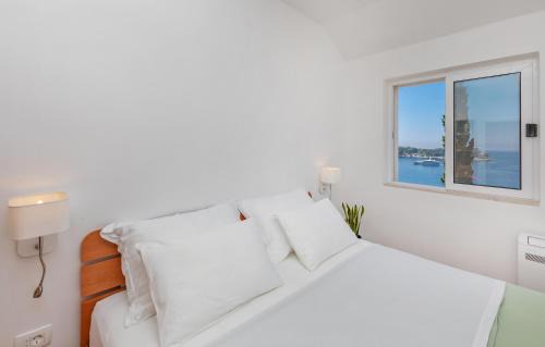 Lozica Apartamento | Charming Seafront Stay at Villa Mara