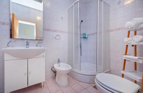 Lozica Apartamento | Charming Seafront Stay at Villa Mara