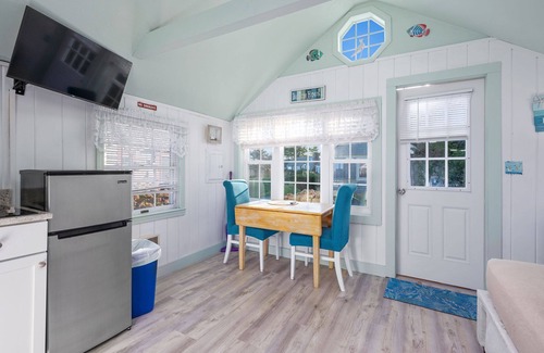 South Yarmouth Cabaña | Charming SeaGills Rest Cottage Steps from Nantucket Sound