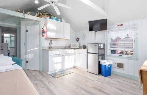 South Yarmouth Cabaña | Charming SeaGills Rest Cottage Steps from Nantucket Sound