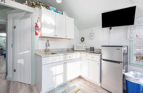 South Yarmouth Cabaña | Charming SeaGills Rest Cottage Steps from Nantucket Sound