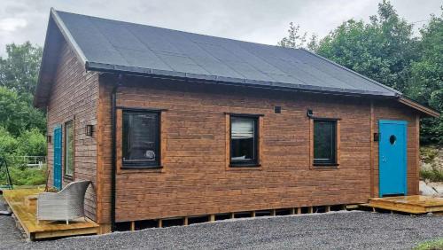 Torjulvagen Casa | Charming Seaside Cabin In Tingvoll