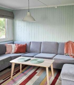 Torjulvagen Casa | Charming Seaside Cabin In Tingvoll