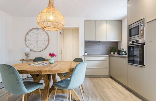 Portbail Cabaña | Casa independiente con jardín privado, cerca de la playa, equipada y adaptada a personas con movilidad reducida