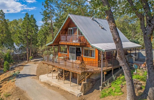 Posey Cabina | Charming Sequoia National Forest Cabin with Breathtaking Views